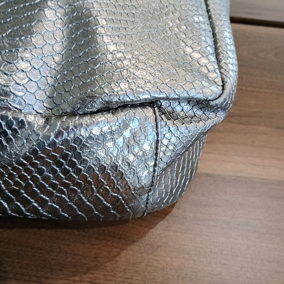 The Limited Metallic Silver Shoulder Bag - Picture 7 of 9